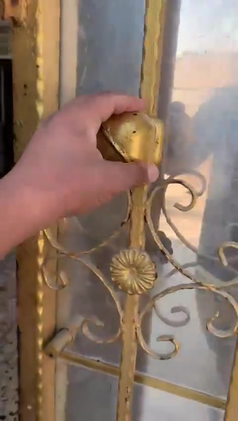 من رخصت مدير الكروب المحترم بيت للبيع في المشتل مجمع فدك قرب مجلس البلدي مساحة 220 رقم الهاتف ***********
