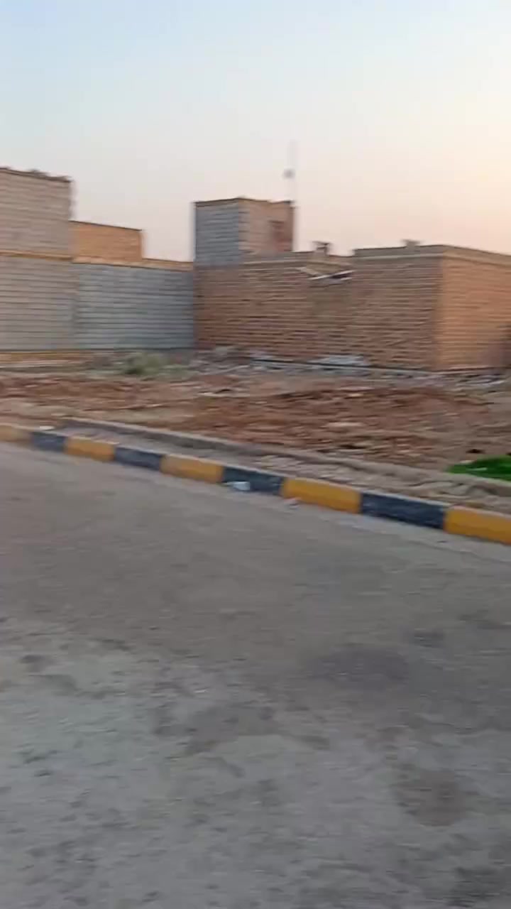 دار للبيع قرب ملعب حي الشرطه حي العسكري ***********
