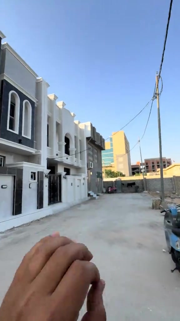 عدد البيوت / 3 - المساحة 100م 😍 كل بيت يحتوي على/ 4 غرف نوم 🔹 50م عن الشارع العام 🔹 شارع كربلاء بغداد 🔸 عمود 50 مجاور جامعه الزهراء 🔸 للاستفسار/ ***********
