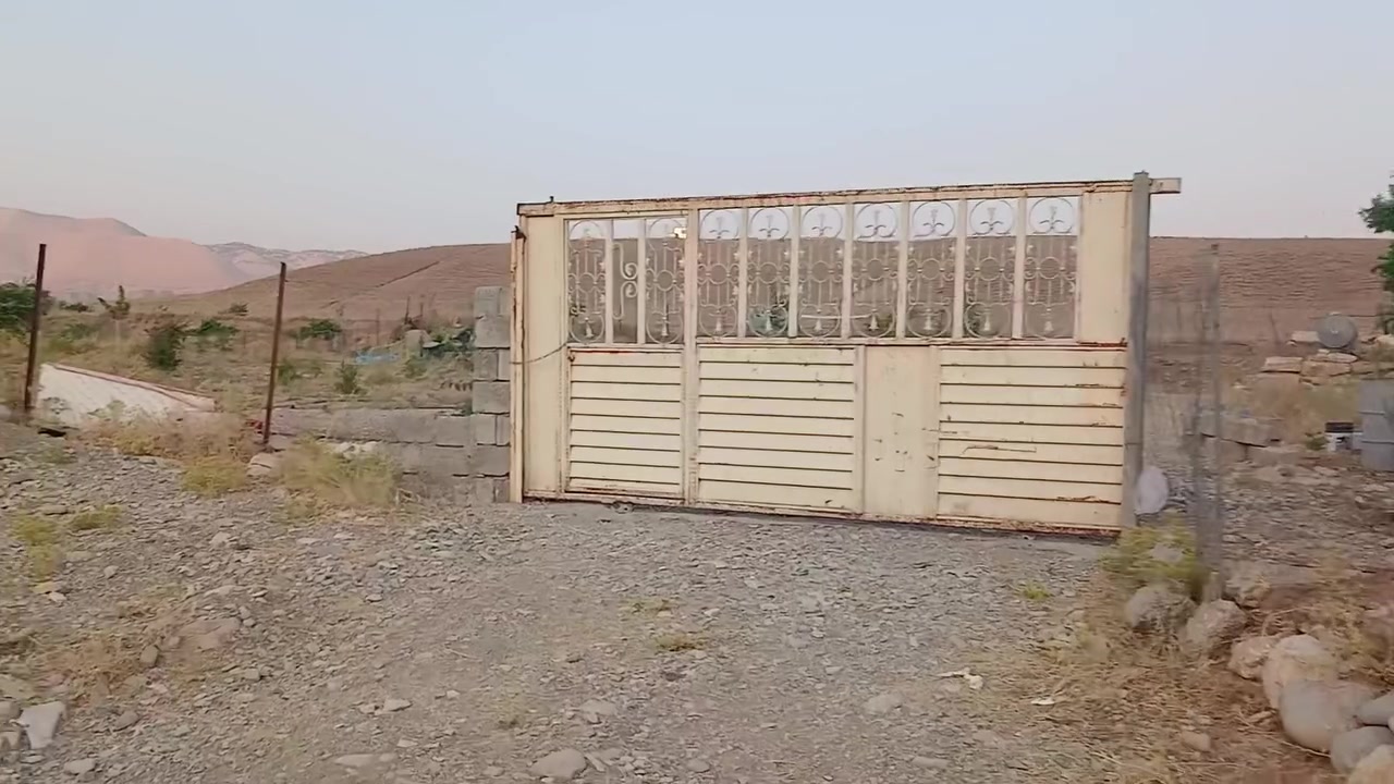 زەوی بۆفڕۆشتن
سلێمانی-پشت سەدە ڕوخاوەکەی سەرچنار 
ئاو و کارەبای خۆی هەیە 
یەک دۆنم 
80گەڵا 
***********

