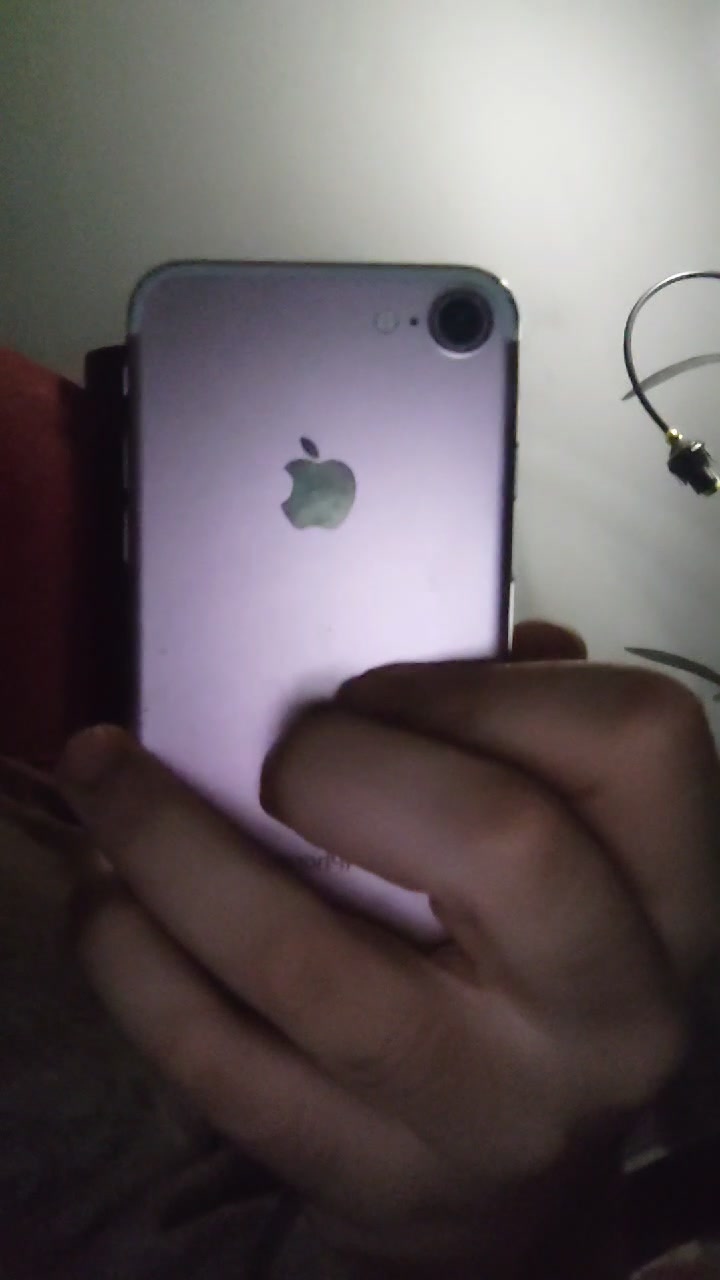 iphon7s 128//8 كلشي شعال بس مبدل بطاريه والشاشه بيه فكر بسيط والايكلود تكدر تحطله والبصمه شعاله باب أول م نزل