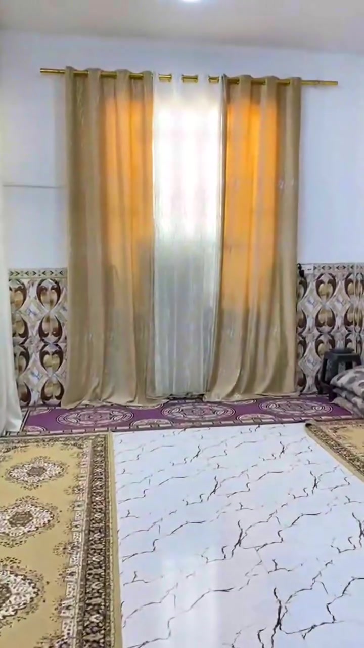 بيت للبيع في منطقة بغداد البيت يتكون من حديقة المساحة الكلية 350 متر
من يرغب بالشراء الاتصال عل الارقام التالية
***********
***********
