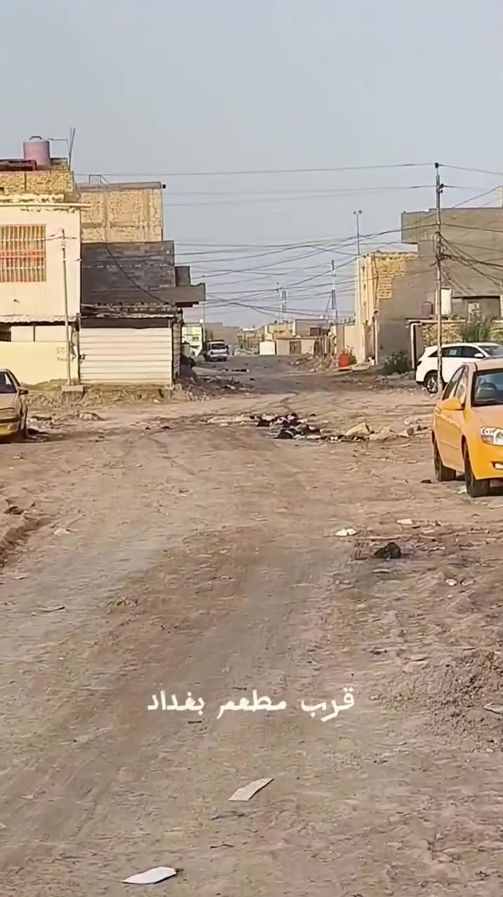 بيت للبيع مساحه 100مربع 10/10 ركن على  ساحه مقابله أو شارع جانبي  يتكون من غرفه وستقبال أو مطبخ حار أو بارد او صاله أو مجمع صحيات داخليه أو خارجيه أو فضله من الشارع امسوينهه طارمه  تقريبأ 50 متر للتفاصيل أكثر  التواصل واتساب *********** السعر 48 وبي مجال قليل
