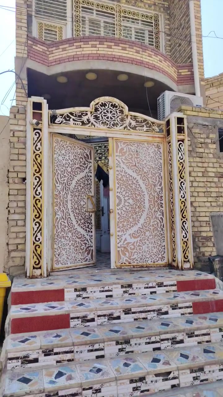 فسلام عليكم بيت اللبيع مساحه 100 متر ثلاثه قوط بنأ حديث قوب كراج بغداد رابع فرع ***********
