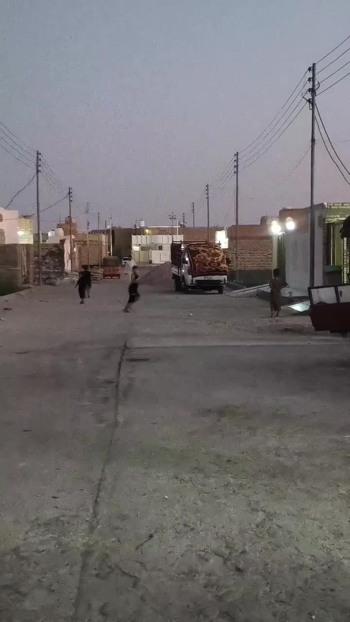 بيت مساحة 250 متر بناء حديث درجه أولى عله شارع ١٢ كافة الخدمات متوفره بحي الأمين مجاور حي القصور نوع العقار طابو سند 25 سعر 85 مليون نهايته قفل بيع مستعجل الشراي يتصل ***********
