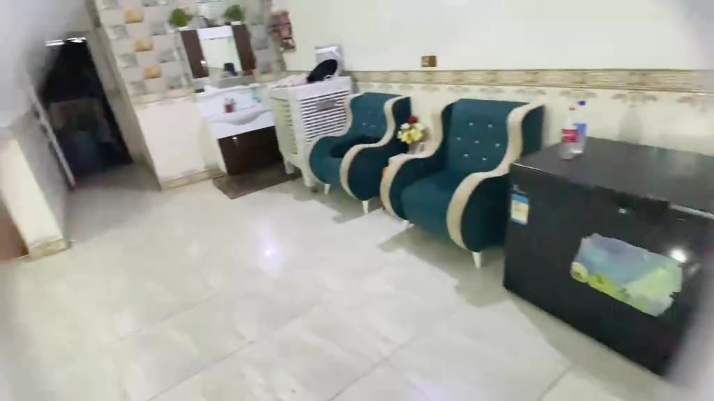 السلام عليكم يوجد لدينا مشتمل بحي حسناوي مساحة 140متر سقف سندويج بناء كلش نضيف ومرتب وبسعر مناسب جداً من يرغب بلشراء الاتصال بي على الرقم التالي علما اني دلال ***********.   او ***********.   علما المشتمل طابو صرف حر
