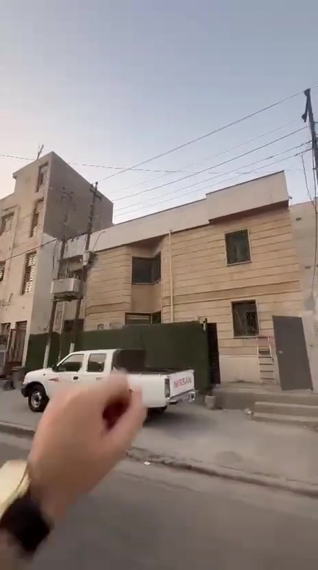 دار للايجار التجاري او السكني في حي الجامعة شارع مستشفى الملكي المساحة 200 متر يحتوي على 5 غرف نوم وصالتين وحمامين ومطبخ حار وبارد الايجار الشهري 15 ورقة للاستفسار *********** (مكتب)
