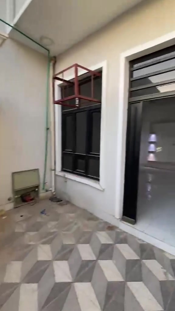 دار للإيجار
١٠٠ متر شارع الجامع 
***********
