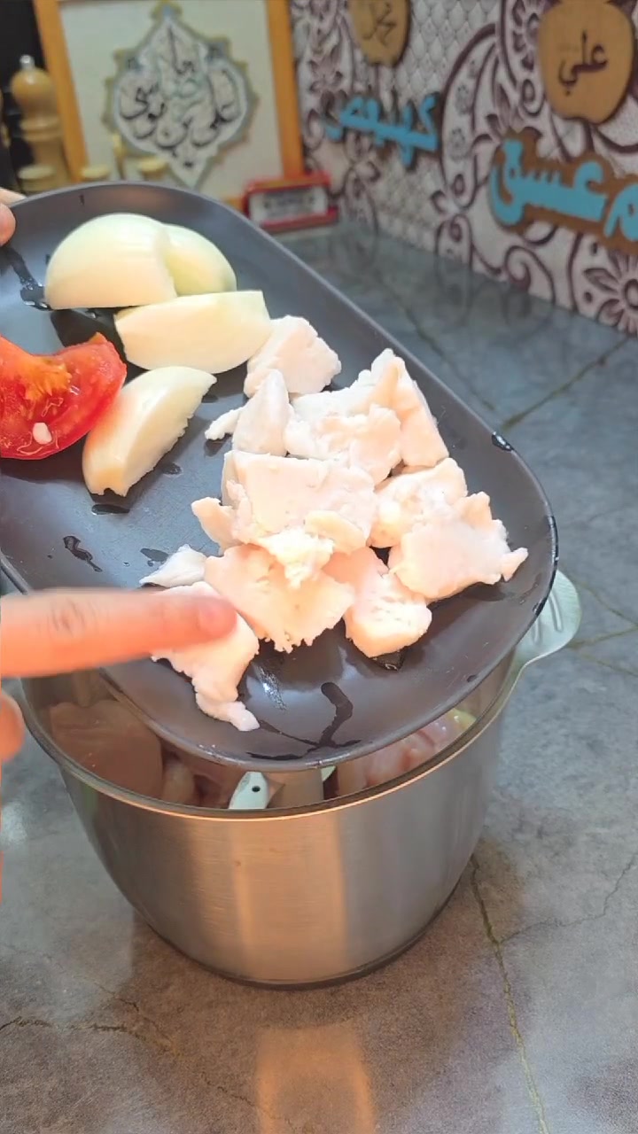 تعبتي من مثرامات اللحم اللي تنكسر بسرعة وما تثرم اللحم زين؟ 😫❌

مثرامة ومحضرة طعام ليبرونيك العملاقة سعة 3 لتر المصنوعة من الستانلس ستيل وصلت! 🔥

موتور جبار بقوة 400 واط حقيقية مع مقبض تحكم علوي يثرملج اللحم بلحظات 🦾

حوض ستانلس ستيل مستحيل ينكسر وما يلقط أي روائح أو بقع ✨

نظام 4 شفرات حادة على مستويين يثرم الخضار واللحم بالتساوي ومن كل الزوايا ✨

تجي ببلك ثلاثي آمن وفيوز داخلي للحماية من تقلبات الكهرباء 💎

اطلبيها هسة وخلي تحضير الكبة والكباب أسهل وأسرع.! 👇