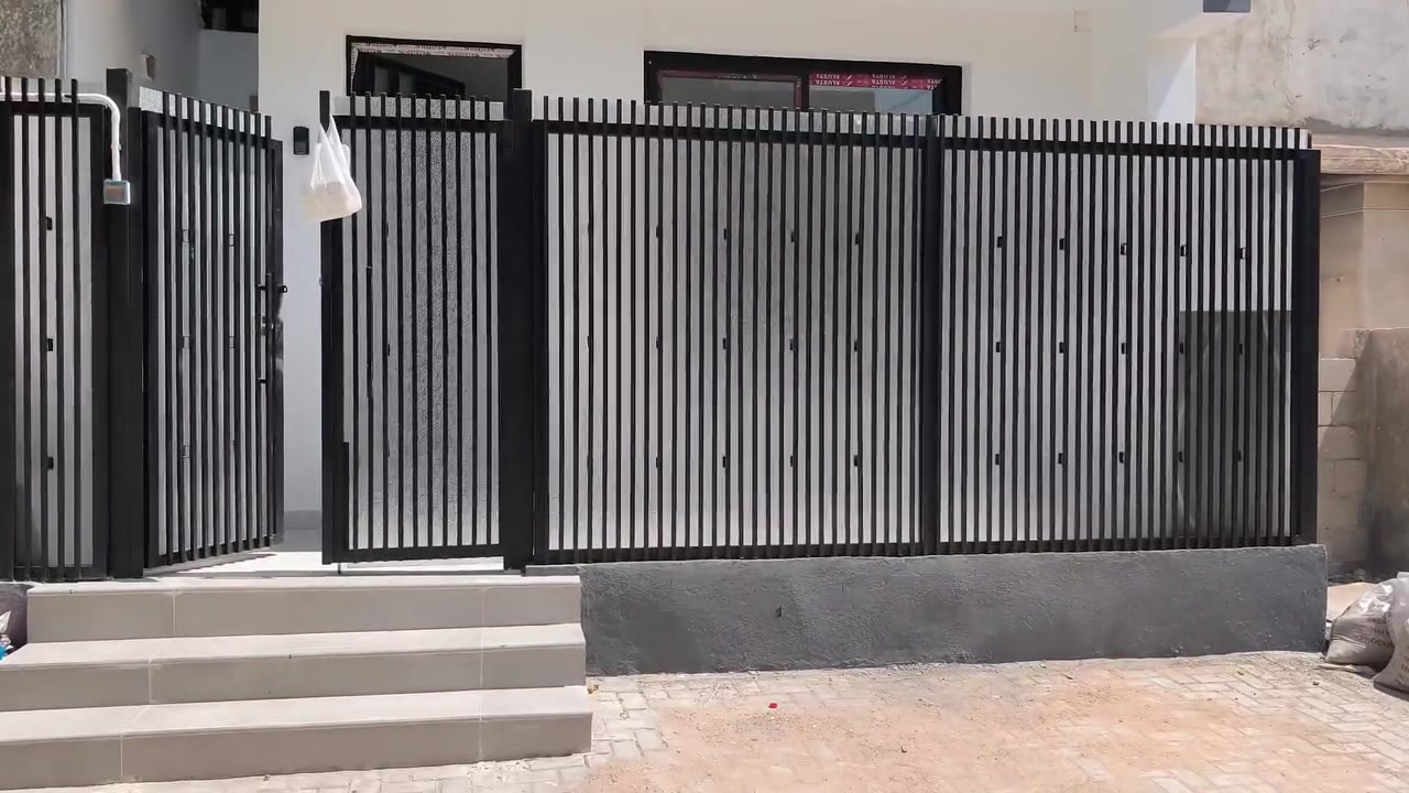 البيت  للبيع
مساحة ٤٥ واجهة ٦ نزال ٧.٥ 

يحتوي على مدخلين 

باب استقبال وباب مطبخ منفصلين

يحتوي على غرفتين منام

الموقع 
حي المستنصرية  محلة 504
 بالقرب من ثانوية المتفوقات للبنات 

للاستفسار الاتصال

***********
