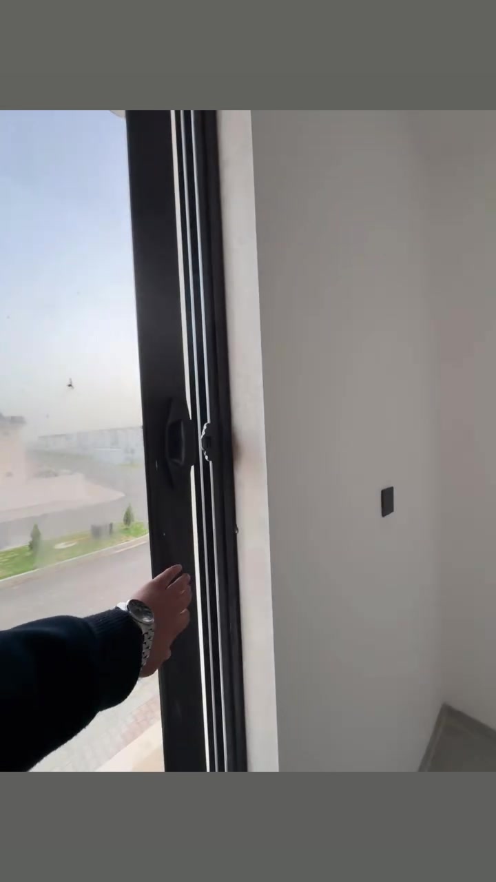 الفخامه والرفاهيه  في مكان واحد   نعلن لكم عن  توفر وحده سكنيه للبيع  في واحد من ارقى مجمعات كركوك السكنيه  

الدار يحتوي على تغييرات في الخريطه مع اضافه مساحة اضافيه لبناء للدار شاهد الفديو للتعرف على التغيرات

السعر جدا جدا مناسب 

#المساحة :200 متر بخريطة فريده ومميزه جدا  🏗️
وبسعر جدآ مناسب 

#الموقع :- مجمع روان ستي2  كركوك خلف المحافظه الجديده سايدين كوباني  
موقع الدار داخل المجمع جدا مميز بالبدايه على سايدين  

————————————————— علماً ان تم اجراء تغيرات وتعديلات واضافه لمسات راقيه من قبل صاحب الدار  على الوحده السكنيه مغربي فول ونظام تبريد مركزي. وتغير نوعيه الأبواب والسيراميك وتغيرات بالخريطه مع استغلال كل مساحه البيت بناء

الفرص مثل هاي ما تنتظر… احجز عقارك  اليوم وخلي حلمك يصير واقع!
📞 تواصل ويانه على الأرقام التاليه 
[***********
***********] 
او يمكنكم مراسله الصفحه  

——————————————————
 بأمكانكم عرض عقارتكم لدينا سواء كانت #بيــع أو #إيجــار أو #أستثـمار ‌‎زبائننا الكرام بِكُم نَرتقي ونَتشرف بزيارتِكم ونَفتخر بخِدمتِكم 

مكتبـــ جنـــة عدن  للاستثمار والتطوير العقاري معكم نحو الأفضل للإستفساريمكنكم مراسلة الصفحة اوالاتصال بالأرقام التاليه 
***********
***********
عنوان المكتب
 ( كركوك حي عدن مجاور الجنسيه الجديده  عمارة البحرين )
