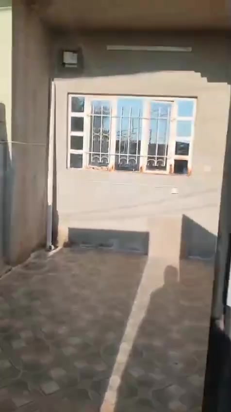 للبيع مساحه 150 متر طابق واحدحي سومر 112 قريب على جامع الانفال على حديقه يرهم بيع او قصد حسب التفافق *********** وتساب
