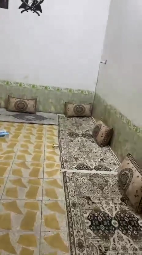 وين الحلوين والمرتبين لي يحبون ترتيب خل يوارونه بداعهم بهاذه البيت 💞😁

 البيت للبيع  المساحه 112 متر  

يبعد عن شارع العام الرئيسي دقيه وحده 
البيت مكون من غرفه وصحيات وصاله وستقبال 6طول وعرض4وربع 

مكان البيت ناصریه سديناويه مقابيل مثلجات الملاك سعره مناسب 45مليون

 وبي مجال قريب على شارع الرئيسي خدمات كامله بيت 🏠🩷

 جاهز فقط عوزه ترتيبات البيت كامل 
واهلا وسهلا بيكم تنورونه 💞🫶🙃
رقم تواصل يحلوين ***********
