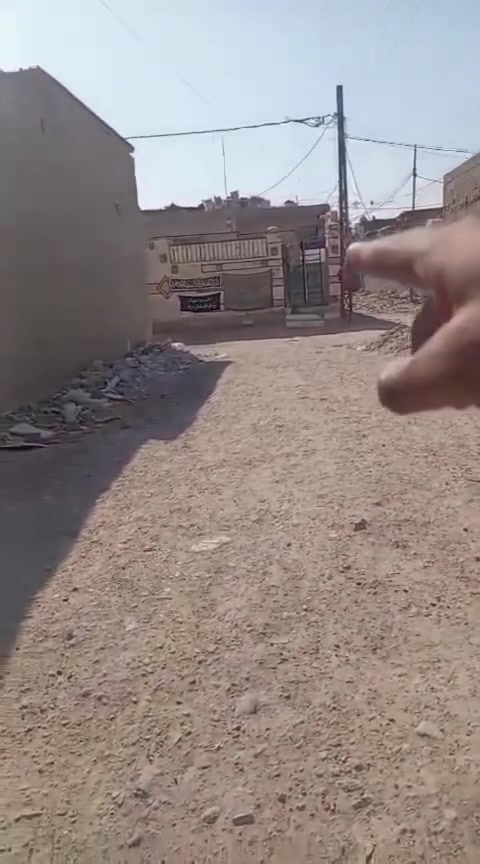 السلام عليكم أرض للبيع سبع قصور شارع أبو علي فرع أبو محمد الساعدي مقابل دلالية أبو علي الواجه ٧متر والنزال ١٤ متر مدفونه وبيه تأسيس ماء ومجاري الفرع مقرنص وهذا رقم الهاتف ***********
