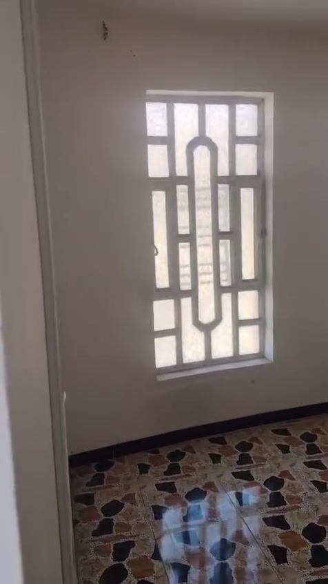 السلام عليكم بيت للايجار طابق ثاني قرب كراج بغداد مقابل النفوس القديمه الايجار (350)الاستفسار رقم ***********
