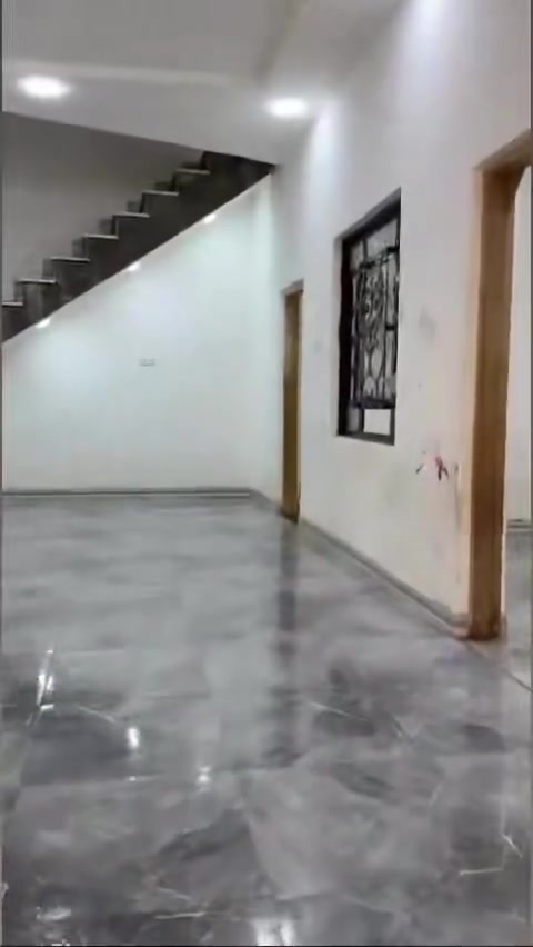 بيت للبيع كرمة علي قريب ع مجسر الحشد متوجه ع شارع بغداد مع 4 محلات. البيت بناء جديد مأجر + المحلات مأجرات. الوارد مالتهن 1100000
المساحه الكليه 300متر
السعر 170وبي مجال
للتواصل والاستفسار ***********
