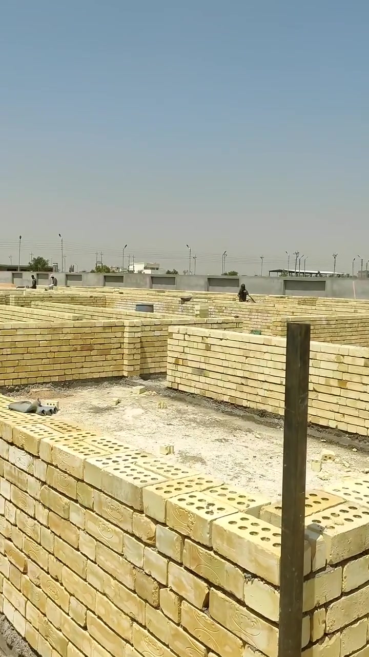 سلام عليكم 
خلفات بناء طابوك ثرمستون بلوك درجة اولى شرط  

عملنه عل مكطوعه واليوميه والمتر 

***********،واتساب\اتصال
