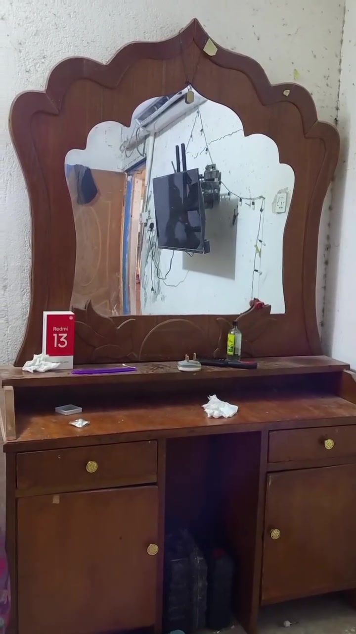 السلام عليكم غراض نضيفه وكلش زينات شاهد الله لكن سبب البيع بسبب الاجار الشراي يتواصل عالرقم ***********
