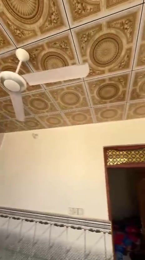 للبيع، بيت، 50، م، بناء طابوق صب كونكريت سيراميك سقوف ثانوية، طابو زراعي سند 25، كل الخدمات موجودة، مقابل ملحق قرية الغدير، بالخط الأول، السعر 21، مع المجال، رقم الهاتف، ***********,,
