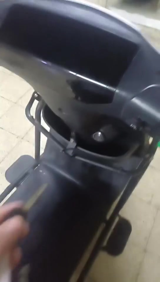 ماطور سكنس للبيع
نضافة 90 بل 100 
6 بطاريات 3 من البطاريات منتخات بس كلشي ما عليهم شرط 
ضوء عالي ناصي رماش شرط 
خلاط اربع ايشاير 
ملف 2000 
يمشي 50 كيلو متر بل شحنة الواحدة 
جديد مدرع بل كامل بي صندوق 
السعر 950 الف 
للتواصل عل رقم ***********
ماسنجر مفتوح للي ايراسلني 
يرهم امراوس اب ريان او 318 ايكون نضيف
