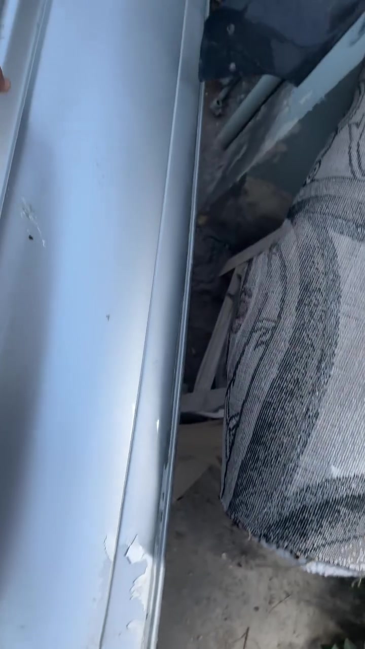 سلام عليكم اخوان باب سايق ملكه فارغه فقط جامه وقفل بيها وباب خلفي جهة سايق كامله ونضيفه شوفت عينك ودعاميه خلفيه ملكه كرستال بيها فقط فطر موضح بلفديو (قيم واخذ 👍خاص مفتوح او *********** مكاني نجف
