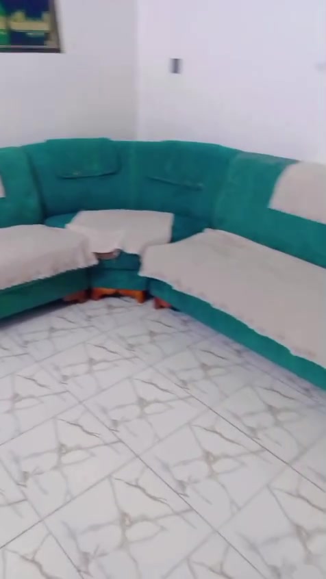 سلام عليكم حبايب ورحمة الله وبركاته عندي طخم ب ٦ مقاعد تركي لون مميز وجميل السعر ٢٥٠ وبي مجال رقم استفسار *********** 🤍
