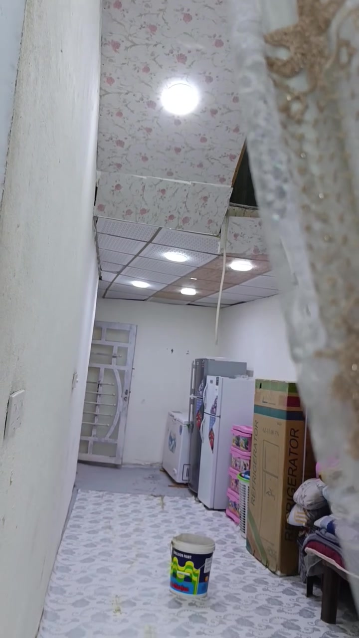 بيت للبيع طابو زراعي 
المساحة 150 متر 
غرفة نوم واحدة وصالة ومطبخ واستقبال وصحيات خارجية 
البناء طابوك وعكادة 
   السعر 49 
العنوان المعارة قرب حسينية السجاد 100 متر عن الشارع العام 
للستفسار 
***********
*********** واتساب
