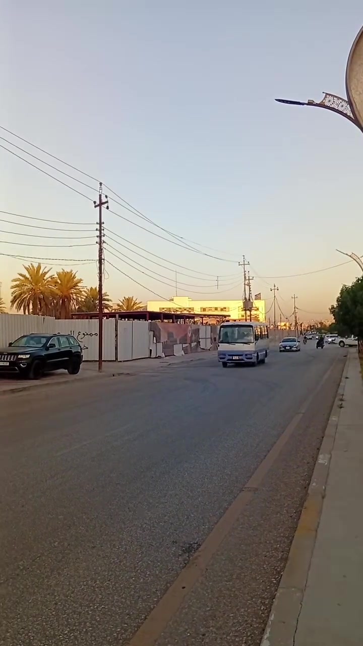 للبيع بيت مميز في كربلاء
📍 الموقع: كربلاء – المعملجي – ملحق حي الزيتون.
⭐ موقع مميز جدًا: يبعد عن حرم الإمام الحسين (عليه السلام) حوالي 3 دقائق بالسيارة (3 كم).
🚌 خط كوسترات: رأس الشارع مالتنا خط مباشر إلى الإمام الحسين (عليه السلام).
📐 تفاصيل العقار:
مساحة البيت: 100 متر مربع.
الواجهة: 6.25 متر.
النزال: 16 متر.
طابق ونصف.
شغل درجة أولى.
سنة البناء: 2022.
🛏️ يحتوي البيت على:
غرفتي نوم، غرفة بالطابق الفوك وغرفة بالطابق الجوة.
استقبال.
هول.
صالة بمساحة 6 × 4 متر.
حمام داخلي.
حمام خارجي.
منور.
⚡ الخدمات المتوفرة:
ماء.
مجاري.
كهرباء.
مولد.
إنترنت ضوئي.
🌿 مميزات المنطقة:
الشارع مقنرص.
الفرع هادئ.
الجيران ناس طيبين.
توجد حسينيات قريبة.
🌴 ومتوفر خيار البيع أو المراوس بأرض زراعية بمساحة دونم.
📞 للاستفسار ومعرفة التفاصيل أكثر:
***********
🏠 فرصة مميزة للسكن بموقع قريب من حرم الإمام الحسين (عليه السلام

نص مكتوب في الصور:
- بيت للبيع كربلاء - المعملجي ملحق حي الزيتون يبعد عن حرم الامام الحسين (ع) 3 دقائق بالسيارة (3 كم) موقع مميز خط كوستررات راس الشارع مالتينا الى الامام الحسين المساحة 100 متر الواجهة 6 وربع متر النزال 16 متر انترنت ضوئي مولد كهرباء مجاري ماء شغ شغل درجة أولى مبني سنة 2022 الشارع مقنص الفرع هادئ الجيران ناس طيبين وفيه حسينيات يحتوي على: • 2 غرف نوم ( واحدة فوك وواحدة جوة ) • استقبال + هول + صالة 6 × 4 • حمام خارجي + حمام داخلي (منور) بيع او مراوس بأرض زراعية من دونم وجوة للاستفسار اكثر واجهة البيت الاستقبال الهول المطبخ المنور الحمام الداخلي الحمام الخارجي غرفة النوم (جوّة) مع او مراوس بأرض زراعية من دونم وجوة للاستفسار اكثر للاستفسار و التفاصيل *********** فرصة مميزة لا تفوتها