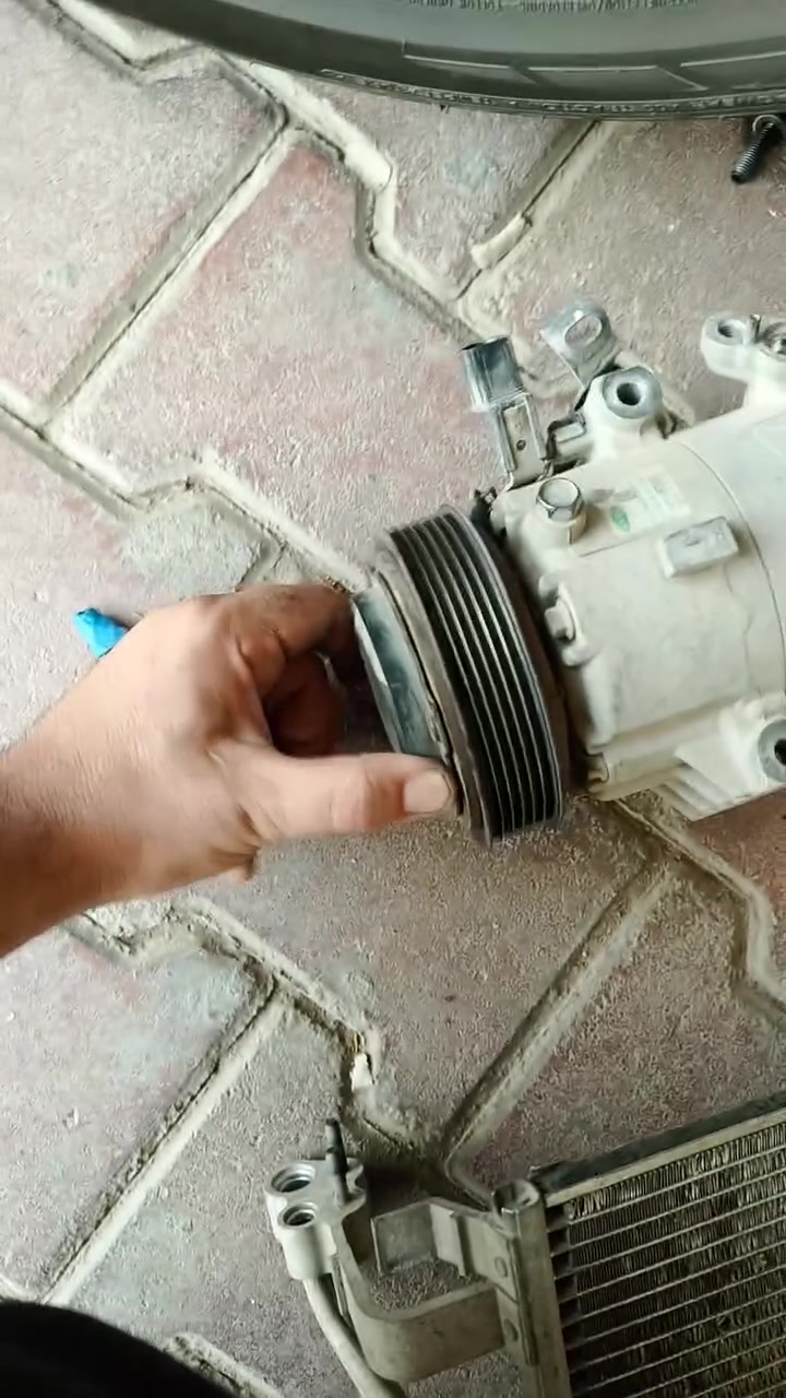 لمن تبدل منظومة، تأكد من أبو المصلحة يركبلك الغراض الزينة والمطابقة للكمبريسر!

جتني النترا 2017، الكمبريسر مالها بستم، وقبل جان مبدللها منظومة، بس مركبلها بخاخ مال روتري.

النتيجة؟ الكمبريسر كايم والتبريد مو بالمستوى المطلوب.

جيه يمي، بدلتلها منظومة جديدة وركبتلها بخاخ مال بستم، والحمدلله رجع التبريد فول وثلج ❄️

📍 الخالدية – مقابل حديقة القمة، قريب من غسل كلين كار
📞 ***********
الموقع على خرائط Google: https://maps.app.goo.gl/RJp4VY6cdgsEmr3J7

للاستفسار والحجز: ***********

