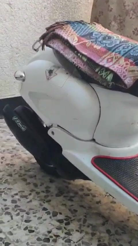 السلام عليكم شباب عبد الحليم هامه نضافه فول مفتوحه مره وحده اني اشتريتهه هيه مفتوحه وقابل المراوس والسعر 150 وبيهه مجال الاستفسار... ***********