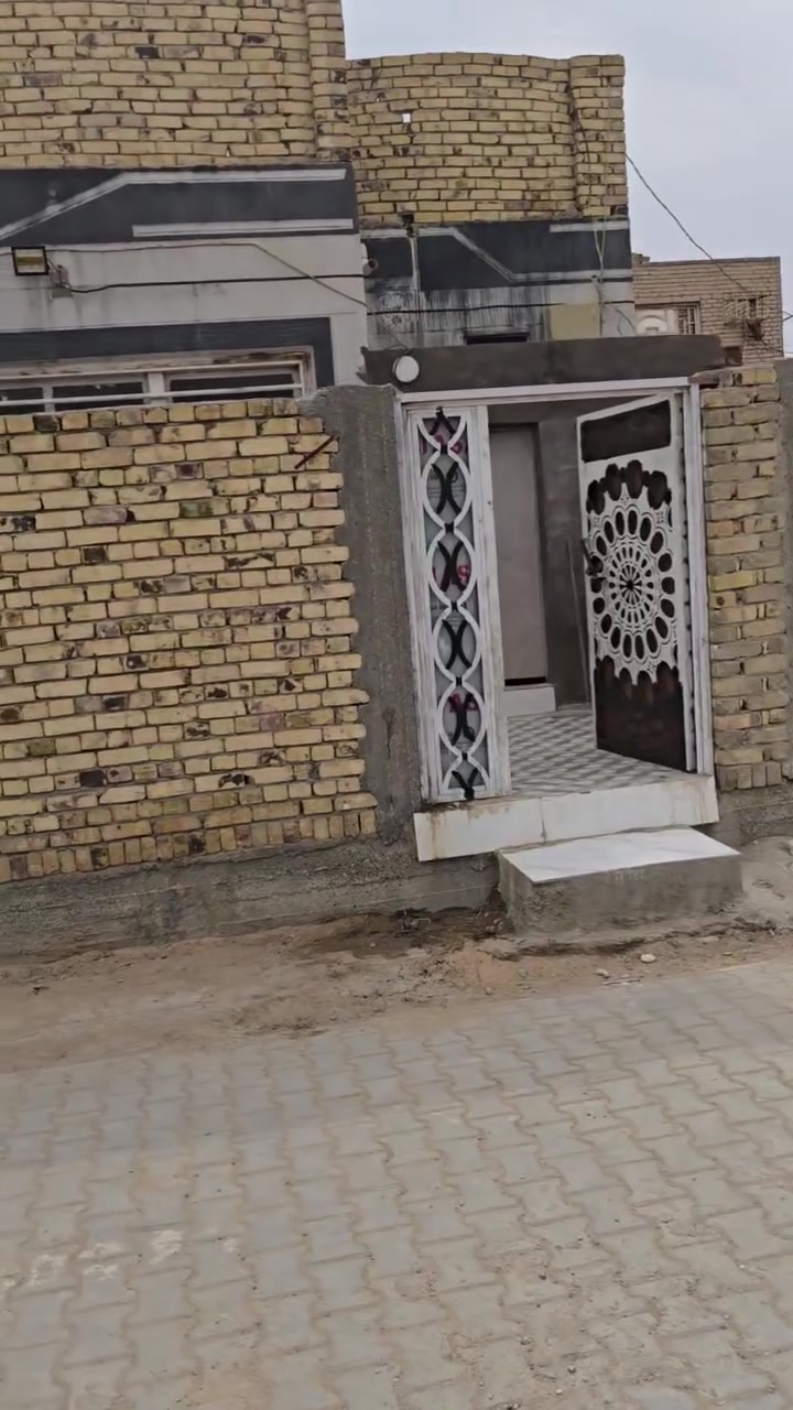 اللهم صل على محمد وآل محمد
🏡 دار للبيع طابو

📍 العنوان: حي الامير مقابيل مدرسه علا المجد 

📐 المساحة:    150 متر

↔️ الواجهة:     10 متر

↕️ النزال:       15 متر

سنة البناء:  2017

✨ البيت طابق واحد

🔹 يحتوي على: 
____________________

🛏️  2  غرف نوم 

🛋️  صالة

🪑 استقبال 

🍽️ مطبخ

🚿 صحيات داخليه وخارجيه 
    
     مناور 
__________________
ارجو متابعة الحساب على التكتك باسم بيع وشراء عقارات البدير
________________
المعرفة السعر اذكر بالتعليقات
 اللهم صل على محمد وآل محمد 

يوصلك السعر 

او مراسلة الصفحة او الاتصال على الأرقام الموجوده

***********

***********

(((مكلف بالنشر )))
