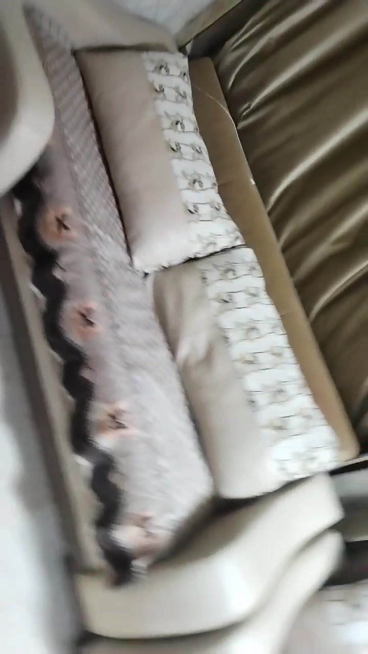 ضد ​🛋️ تخم تركي فاخر للبيع 🛋️
​✨ العدد: 10 مقاعد
​4 كراسي مفردة 🪑
​قطع كبيرة تتحول إلى جرباية 🛌 وبداخلها مساحة تخزين واسعة 📦
​⭐ النظافة: 90% وحالته ممتازة جداً
📍 المكان: بغداد - بغداد الجديدة 📍
💵 السعر: 350 ألف دينار فقط!
​📞 للتواصل والاستفسار: ***********