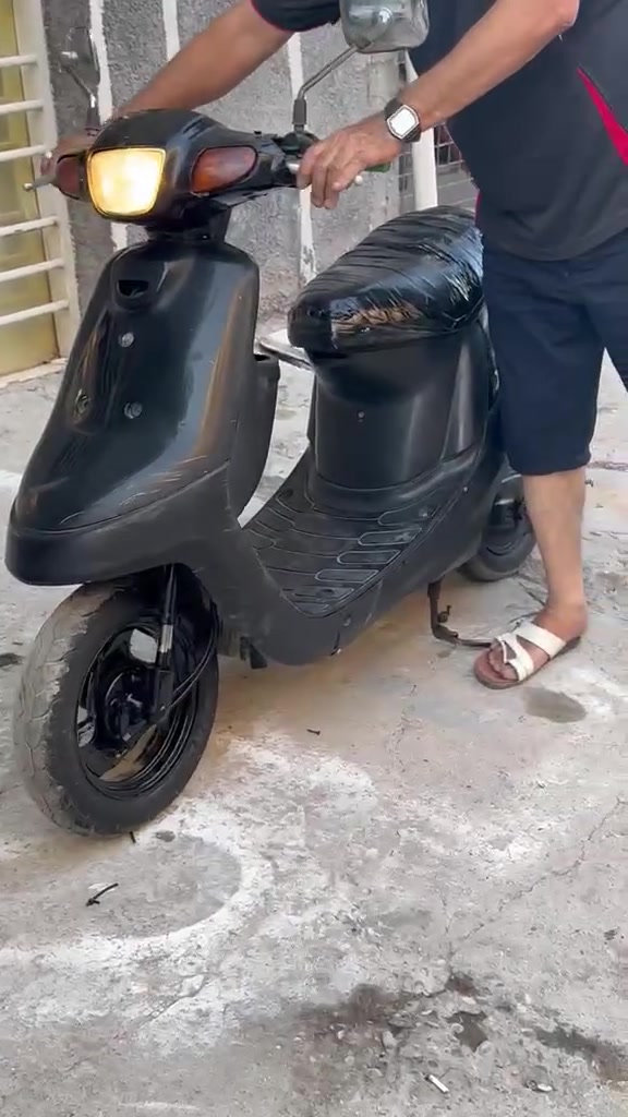 بطه قفل جنطه ما اعرف فحل نثيه كفرات بلاديه حلوه نقصها باتري تشتغل هندر بيها خرخشه بل هندر لو الراجز ما اعرف دارجه حلوه مرتبه هندر واحد تشتغل السعر 150 تطلع تراي عجبتك اهلا وسهلا ما عجبنك هم اهلا وسهلا الدراجه لصديق كلي بيعها ،، 
العنوان اعظمية السبع ابكار قرب افران جوهرة لبنان ***********.
