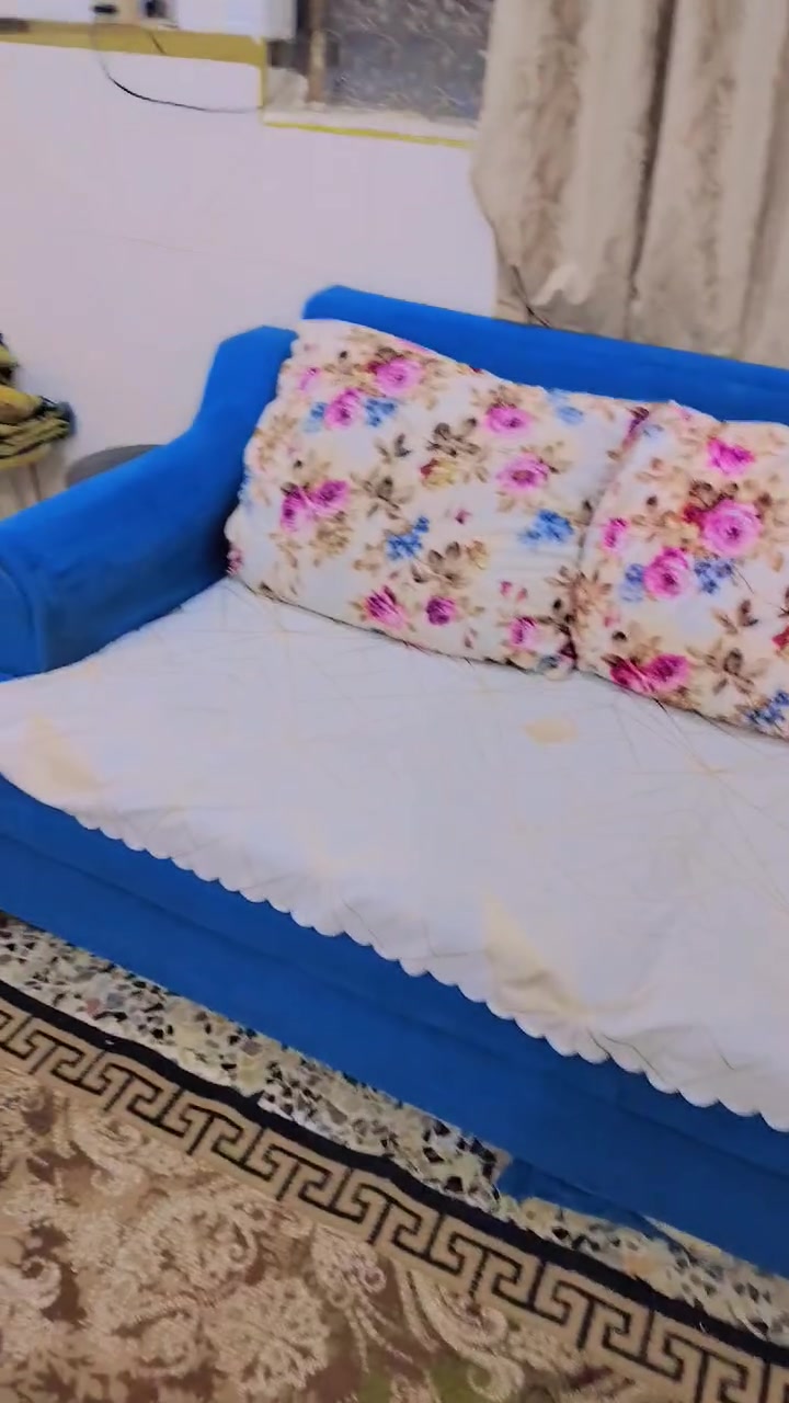 تخم قنفات 9 مقاعد.نضيف . تركي ثقيل قماش قديفة الثخين سفنج الأصلي ماينزل.. مكان بغداد حي اور السعر 300
*********** واتساب
