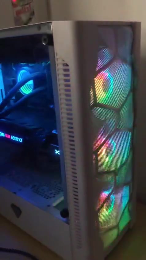 السلام عليكم شباب حاسبة للبيع  للألعاب و المونتاج و الستريم المواصفات 
GPU: XFX RX 6900 XT 16 GB
CPU: INTEL CORE I5 12400F
RAM: 32 GB 3200 MHZ
POWER SUPPLY: 750 W 80PLUS GOLD 
STOREG:SSD NVME M.2 LEXAR 2T + SSD 1T 
المجموع 3T
تبريد المعالج مائي 

UPS: 1500V                       يحتوي على رافع فولتية
+ كيبورد ميكانيكي حجم 60% K500
عنواني بغداد الزعفرانية 
رقم الهاتف :- ***********
السعر :- ١.٧٥٠.٠٠٠ وبيها مجال
