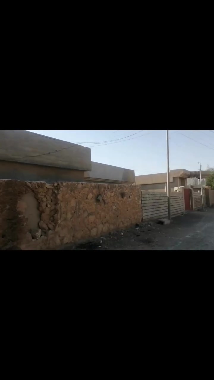 سلام عليكم يوجد دار للبيع بيجي حي العسكري الثاني  المساحه ٣٦٠ متر طابو شرط التحويل   مقابيل المنتزه موقع بنص الحي صاير  المدارس تبعد عنه 5دقايق  الاستفسار أتصل ***********
