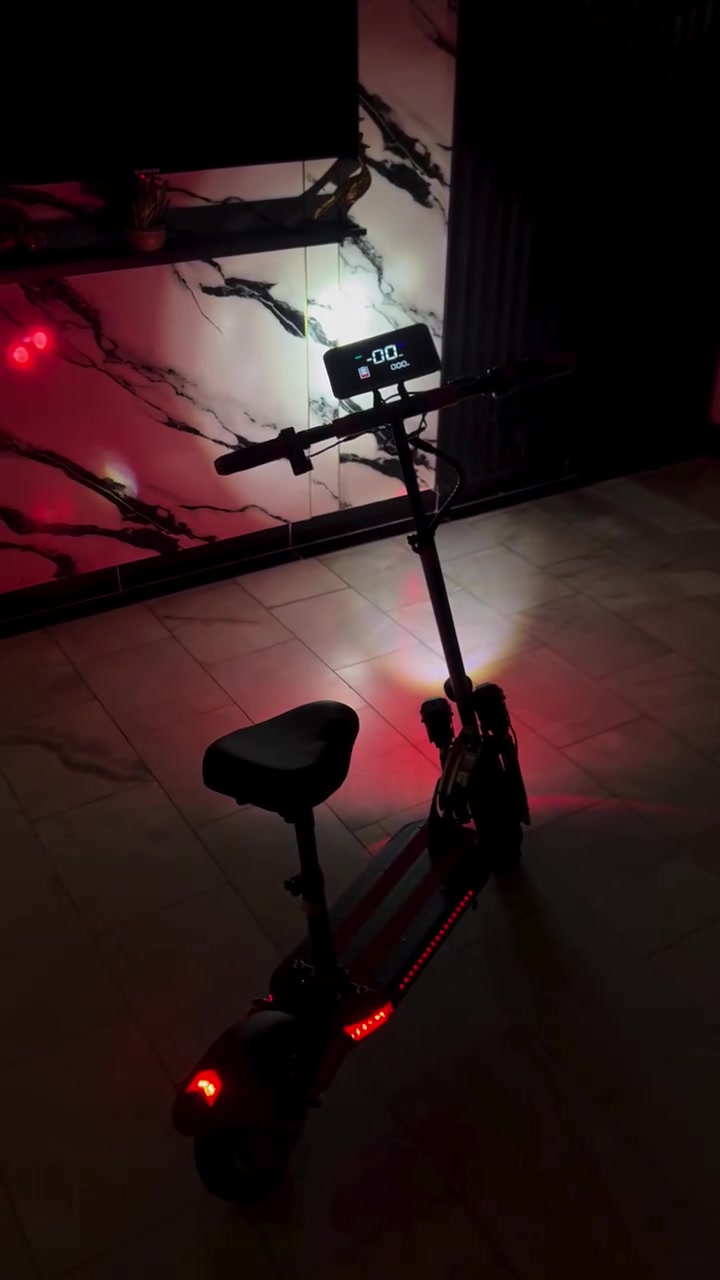 السلام عليكم 

سكوتر Kugoo G-Booster

بعدة بل باكيت ممستخدم بطاريته بعدها 100 % 

مواصفاته 

* موتورين 800W × 2.
* عجلات 10 إنچ.
* تعليق أمامي وخلفي.
* مقعد قابل للإزالة.
* شاشة LCD.
* مصباحين أماميين.
*بصمه كارت وليس سويج
*3 سرعات 
توصل سرعته لل 70 حسب لوزن لراكب 

لسعر لجديد من لشركه ب 700 
هذا ب 650 لئن فاتحه من لكارتونه مكاني بغداد لكرادة 
***********

.
