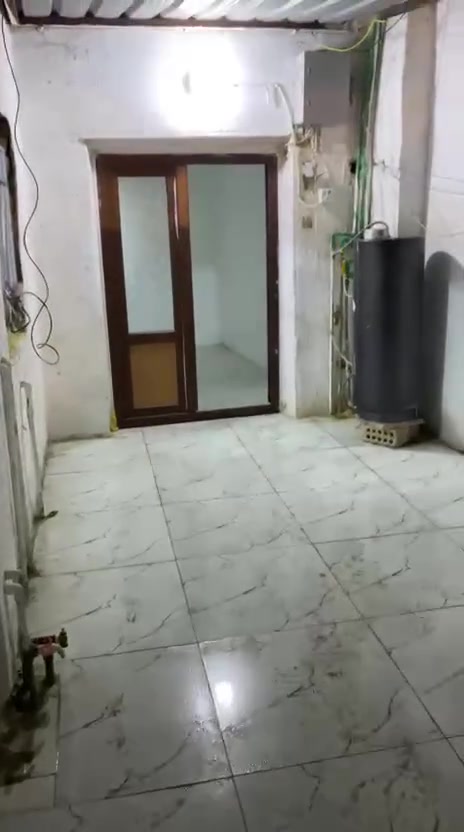 مشتمل للايجار حي الجهاد خارجية مساحته 50متر سعر الايجار 400 الف غرفة نوم ومطبخ وصحيات و طرمة صغيرة وصالة وطابق ارضي واني صاحب الدار مو دلال  للاستفسار ***********
