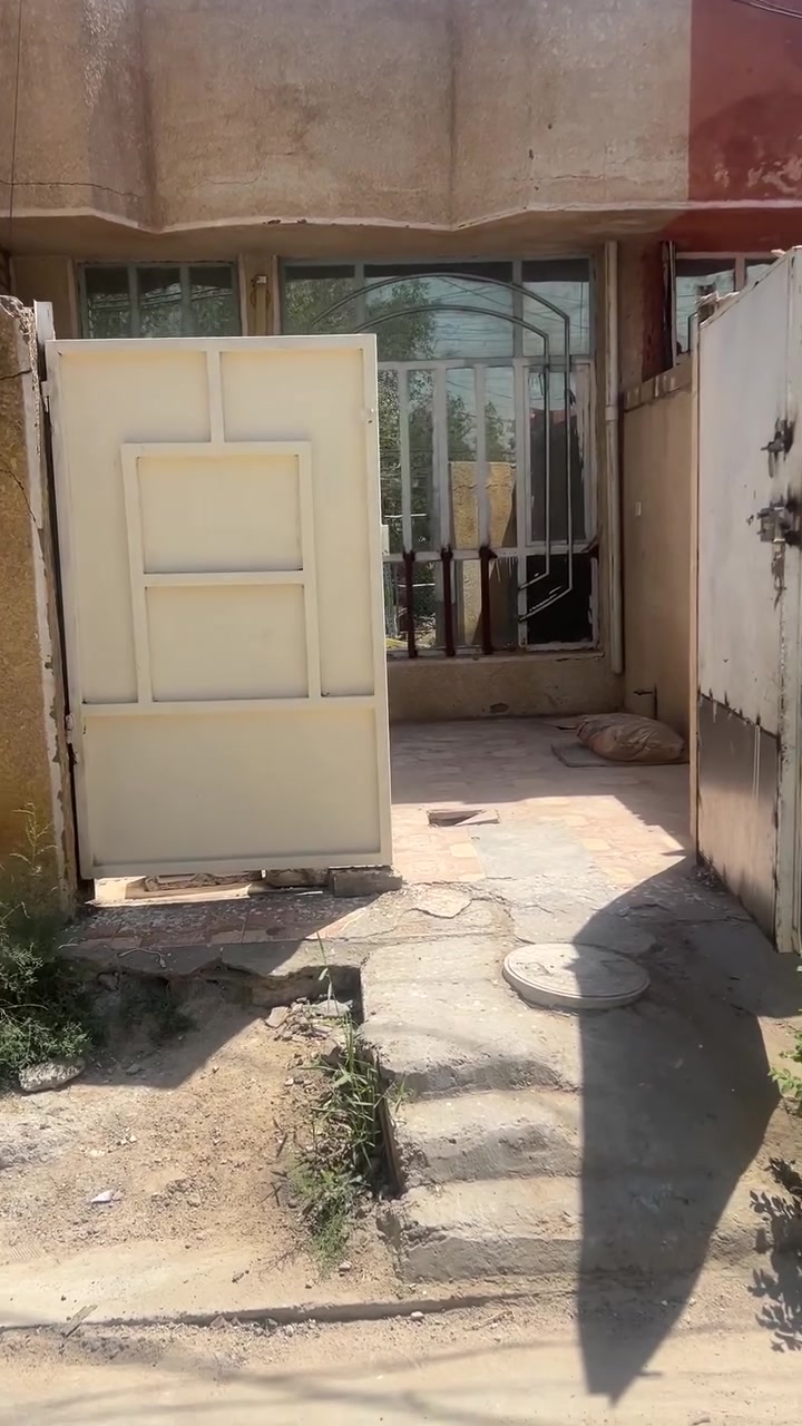 بيت للبيع بالحسينيه بغداد مساحه 75 طابو صرف بسمي ينشك نبي البيت تفاصيله بالمنشور للاستفسار م ***********
