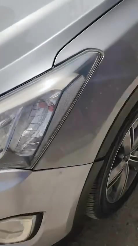 هونداي سنتافي 2015 فول أوبش 6 سلندر 4×4 
GLS
AWD
ماشيه / 130.000 كم
سيارة عائلية قوية ، استخدام نظيف، جاهزة
📌 التفاصيل الأساسية: 🔹 موديل: 2015
🔹 الفئة: فول أوبشن ( بانوراما)
🔹 المكينة: 6 سلندر 3.3L (قوية واعتمادية)
🔹 الكير: أوتوماتيك
🔹 الدفع: رباعي 4×4
🔹 عدد الركاب: 7 راكب
🔥 المواصفات الكاملة (فول أوبشن): ✔️ فتحة سقف بانوراما
✔️ كراسي مخمل اسود
✔️ مقاعد كهرباء
✔️ شاشة كبيرة + نظام ملاحة (GPS)
✔️ نظام صوتي احترافي
✔️ كاميرا خلفية + حساسات خلفية
✔️ دخول ذكي + تشغيل بصمة
✔️ زرار eco لتوفير الوقود 🌿
✔️ مثبت سرعة + تحكم كامل بالاستيرن
✔️ مكيف أوتوماتيك ثنائي + فتحات خلفية
✔️ دبل
✔️ مرايا كهرباء (طي + إشارات)
✔️ إضاءة LED + كشافات ضباب
✔️ أنظمة أمان متكاملة
🛡️ أنظمة الأمان: ✔️ ABS مانع انغلاق
✔️ ESP ثبات إلكتروني
✔️ Traction Control مانع انزلاق
✔️ Hill Assist مساعد مرتفعات
✔️ وسائد هوائية متعددة
الخ .......
🛠️ حالة السيارة (جاهزه ): ✔️ مكينة + كير + شاصي 
✔️ قطعين تبديل وحده حادث بسيط جدا والصور موجوده وتقرير الفحص موجود بالصور 
✔️ نظيفة جدًا من الداخل والخارج
📄 الأوراق: ✔️ السياره بااسمنا تحويل ثاني يوم
❄️مكيف ثلج ٣ قطع ❄️
💰 السعر:
🔥 143 ورقه  🔥
💬 قابل للتفاوض للشرايه فقط
📞 للتواصل اتصال أو واتساب : (***********)
.
📢 ملاحظة:
مكان السياره الناصرية مركز
