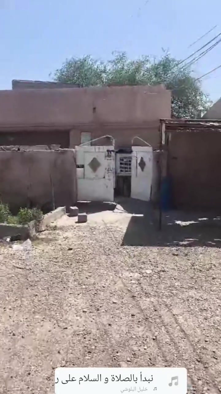بيت حواسم صب كونكريت مساحه 150الى 200م مربعه تفصيل داخل الفديو سعر 15 وبي مجال مساحه كدام لبيت لك 
***********
