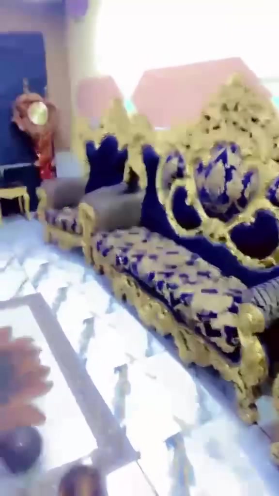 تخم ملكي للبيع  ثقيل تفصال مع ساعه  حجم متر ونص وسيت طبلات كوله ب400 الف مكان بغداد مدينه صدر مستعجلين علا بيعته)) ‭***********‬))هذ رقم الي يحب يستفسر متوفر واتس للجادين فقط رجااان المو شراي ليعامل
