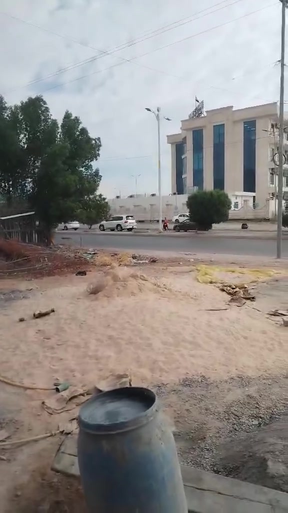 بنايه تجاريه للايجار
🏢 تفاصيل البناية
• المساحة الإجمالية: 207 متر مربع (الطول 24م × العرض 8.80م).
• الارتفاع: 4 متر (سقف مرتفع يمنح فخامة للمكان).
• جاهزية تامة: بناء جديد (بياض كامل، منظومة كهرباء، وإسالة ماء).
• الموقع: ركن مميز على شارع رئيسي بعرض 40 متر وشارع فرعي بعرض 8 متر.
• المساحة الأمامية: 160 متر مربع مساحة خضراء تابعة ومخصصة للبناية.
🌟 ميزة إضافية (حسب الرغبة)
• تتوفر أرض فضاء (بدون بناء) بمساحة 350 متر مربع ملاصقة تماماً للبناية.
• خيارات التأجير مرنة: يمكنك استئجار البناية فقط، الأرض فقط، أو العقار كاملاً.
📞 للتواصل والاستفسار
• اتصال أو واتساب: ***********
• المراسلة: متواجدون للرد على الرسائل الخاصة مباشرة.
