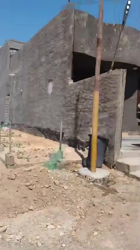 بسم اللع بيت للبيع ١٦٠ركن  م مفوض للطابو مرقم بلديه معامله ماشيه بناء ٢٠٢٥  📍الشراع مقابل جامع عبود لعياده
قرب سيطره الشراع  مقابل جامع عبود العيادة 
يمه سكن وكهرباء ومي وخط طوارء علما البيت الرضيه صب ناعم 
السعر ٥٨ وبي مجال 
مكتب كريم العبيدي 
***********
