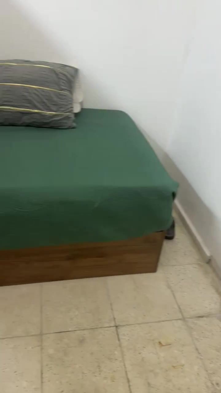 مزاد البركة لبيع الاثاث غرفة نفر تركي جديد غير مستخدم السعر ٣٥٠ الف العنوان حي الضباط مقابل جامع المدلل متواجدين من ال ١٠ صباحاً الى ال ١٠ مساءً 
*********** اتصال 
***********واتس اب واتصال
