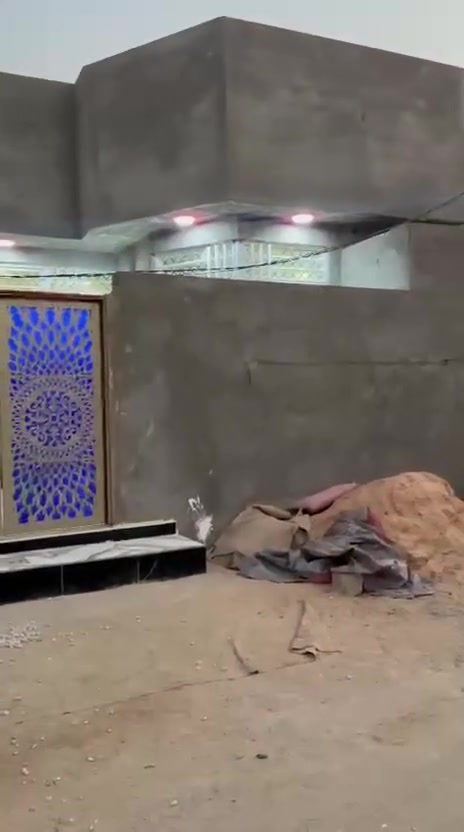 في كربلاء خلف مجمع الورده بيت مساحه 100 متر طابق واحد بناء بلوك طاب وزراعي سند 25 قرار محكمه عن شارع الزوار تقريبا 700 متر سعر 41 مليون الحجز انتصال***********
