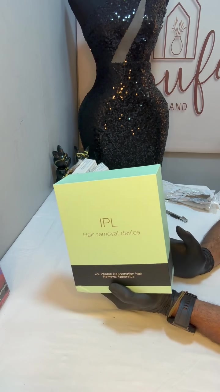 جهاز إزالة الشعر المنزلي بتقنية النبض الضوئي المكثف (IPL) داخل علبة ذات لون أخضر نعناعي هادئ.معلومات عن الجهازالتقنية: يعتمد على الوميض الضوئي المكثف لاستهداف صبغة الميلانين في الشعرة وتقليل نمو الشعر تدريجياً مع الاستخدام المنتظم.الاستخدام: مصمم للاستخدام الشخصي والمنزلي الآمن على مختلف مناطق الجسم والوجه.المميزات: يمنح نتائج طويلة الأمد ويُعد بديلاً مريحاً لجلسات العيادات التجميلية.
تواصل خاص او واتساب ***********
