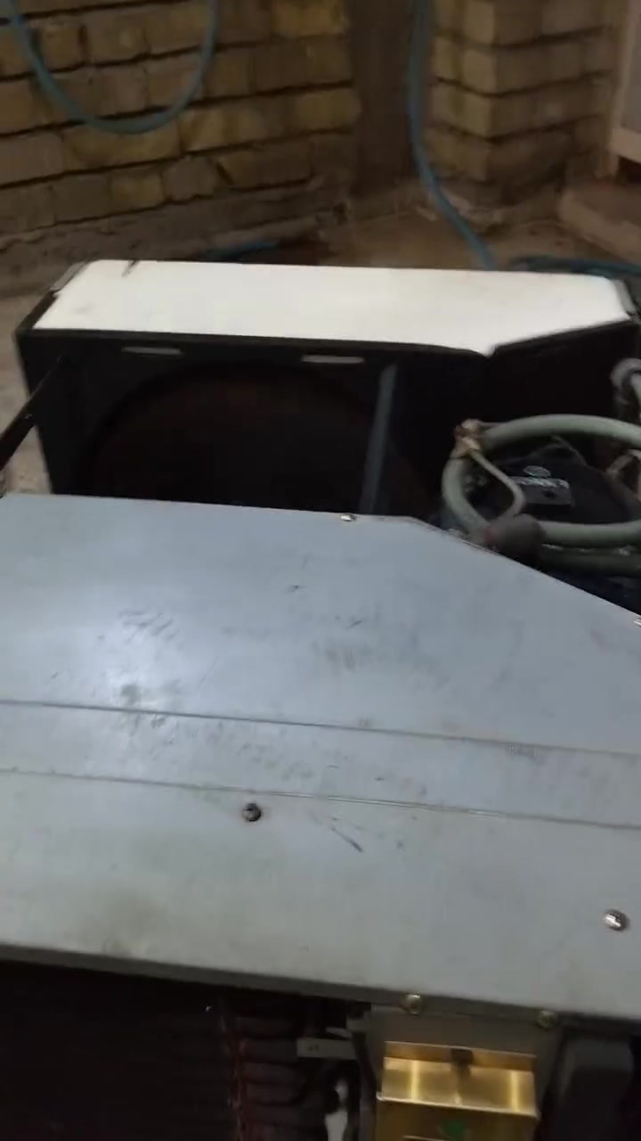 السلام عليكم،،مكيف ناشونال ياباني طنين الطويل ،،ابو المسطره العين السحريه ،،بلادي ومكفول ماطور متسوشيتا البلادي قرص الشركة،فان يعادل 3طن،وتبريد ثلج يگرص من البرد،،السعر،450,الف،بغداد الدوره هاتف ***********,بي وتس اب
