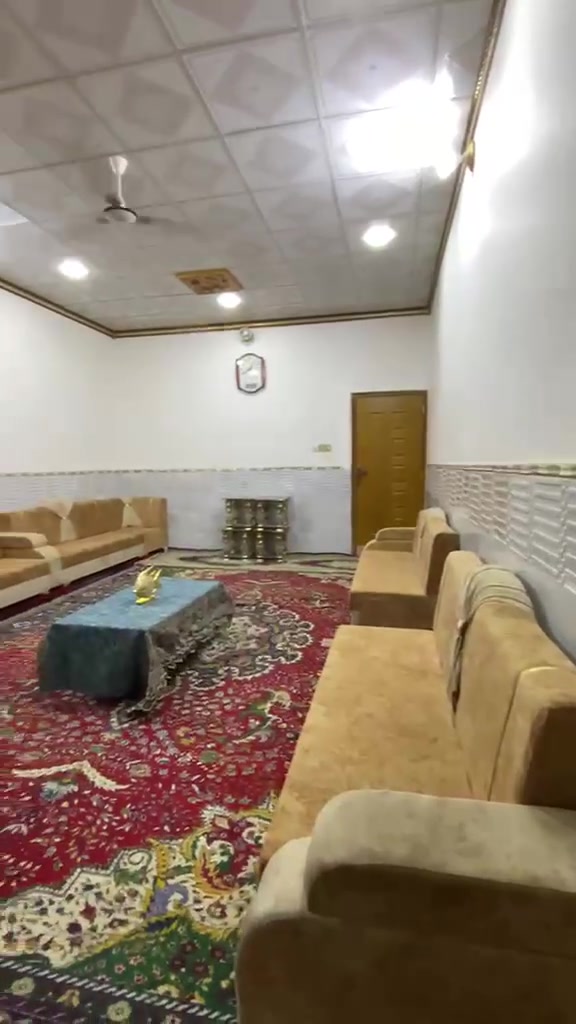 السلام عليكم دار للبيع المساحه ٢٨٨ متر الدار ركن الموقع حي الوحده خلف مدرسة غطفان الدار كما موضح بلفديوللاستفسار الاتصال ***********
