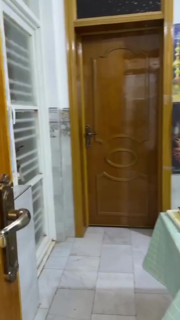 سكن للطلاب او الطالبات فقط
بيت مساحة ١٢٠ متر 
ثلاثة غرف وصحيات داخلية خارجية 
البيت بالروضتين والتبليط بالباب 
للتواصل وات ساب فقط ***********
